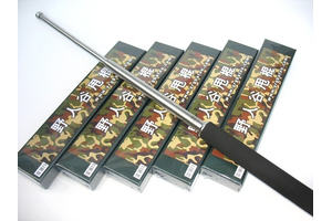 如何使用伸縮甩棍？
